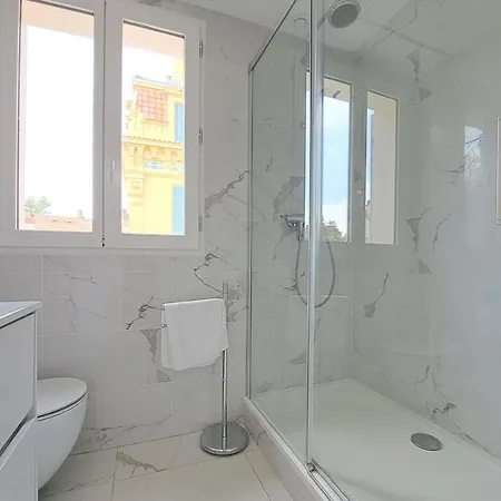 2br Close Gare Station Ac And Balcony Downtown - Benakey